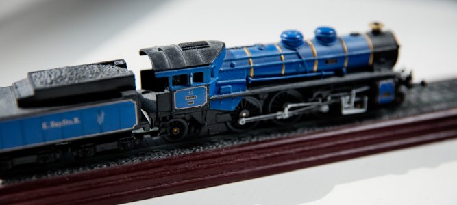 En blå lek tåg